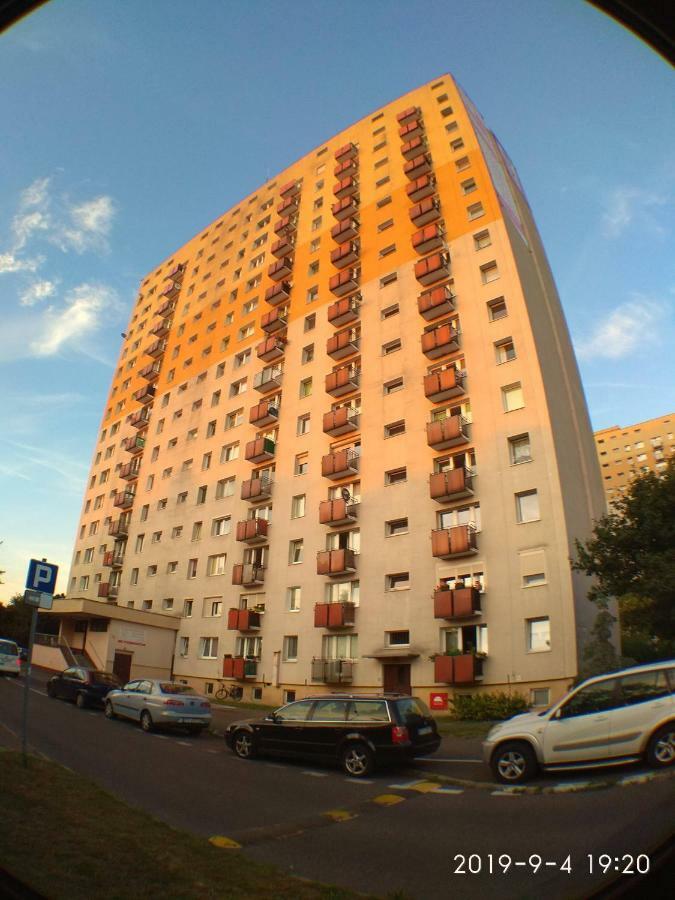 2020 Zwyciestwa 18 - Mieszkanie / Kawalerka / Studio Poznan Exterior photo